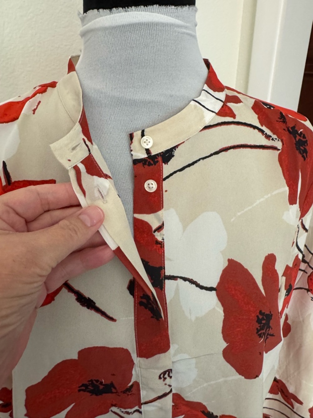 J. Crew Cream Silk Top with Red Poppy & Black Accents NWT - Picture 3 of 9